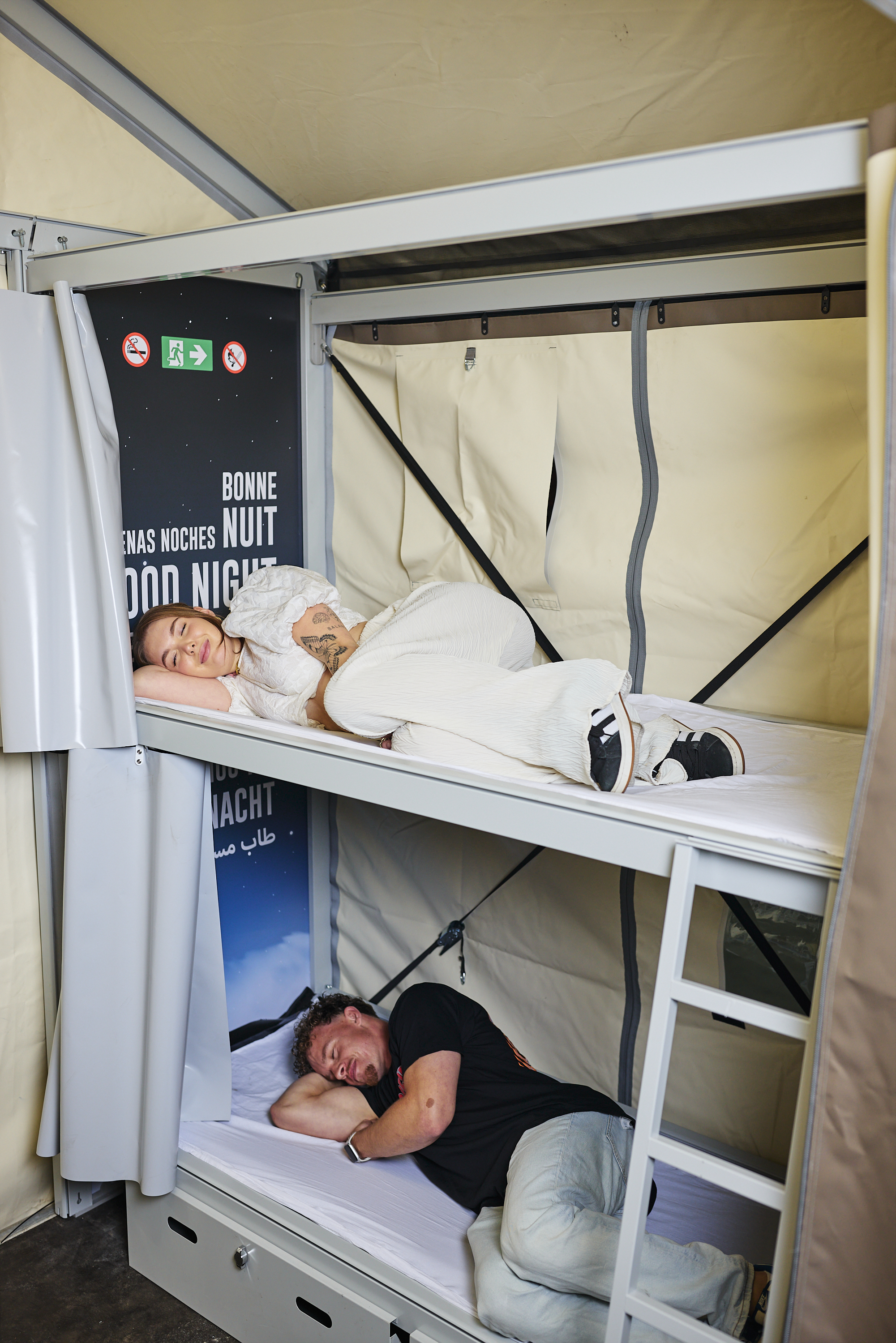 Hostel Bed-Stay sleep (jpg)